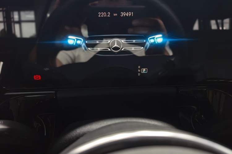 Used Mercedes-Benz GLA 2022 Facelifted GLA 200 Odometer Close Up