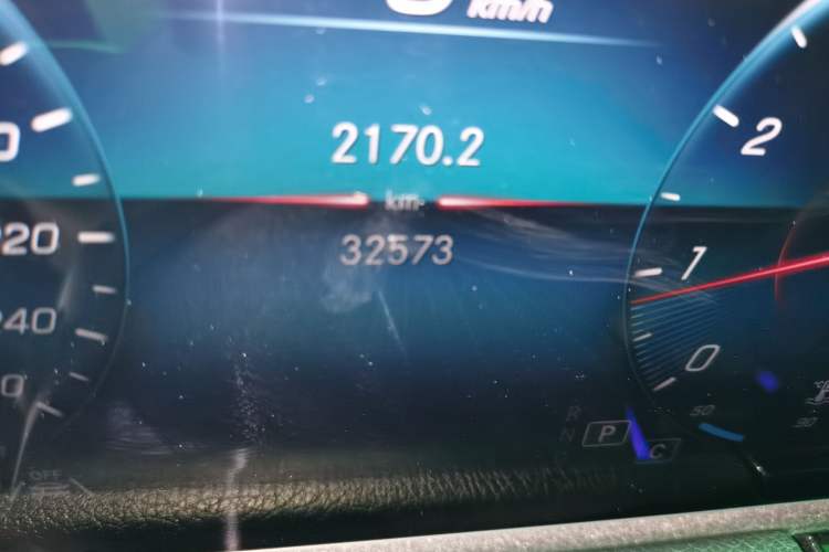 Used Mercedes-Benz GLA 2022 GLA 220 4MATIC Odometer Close Up