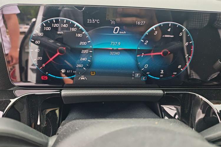 Used Mercedes-Benz GLA 2022 Facelifted GLA 200 Odometer Close Up