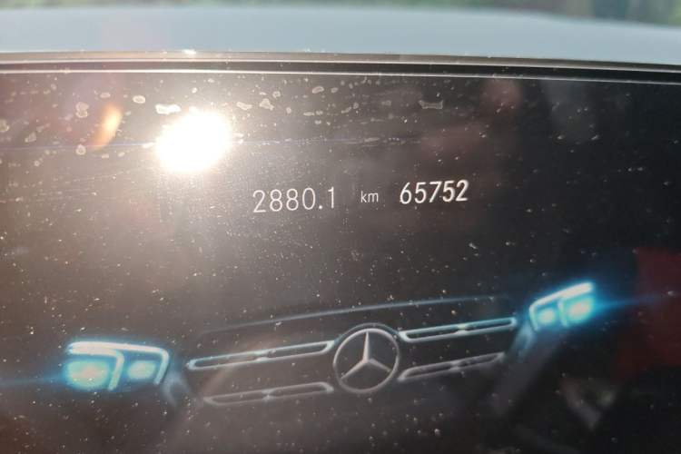Used Mercedes-Benz GLA 2022 Second Facelift GLA 200 Odometer Close Up