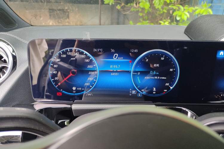 Used Mercedes-Benz GLA 2022 Facelifted GLA 200 Odometer Close Up