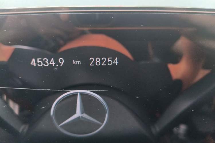 Used Mercedes-Benz GLA 2022 Second Facelift GLA 200 Odometer Close Up