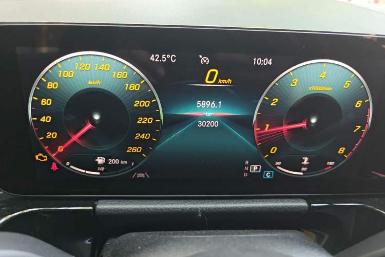Used Mercedes-Benz GLA 2022 Second Facelift GLA 200 Odometer Close Up