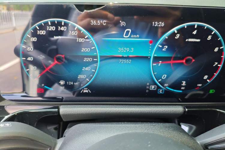 Used Mercedes-Benz GLA 2022 Facelifted GLA 200 Odometer Close Up
