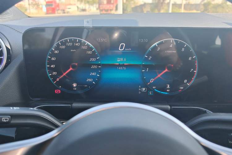 Used Mercedes-Benz GLA 2022 GLA 220 Odometer Close Up