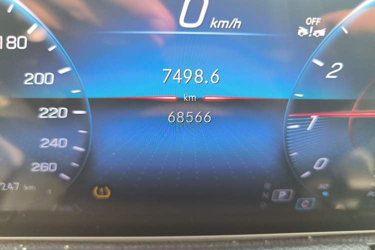 Used Mercedes-Benz GLA 2022 Second Facelift GLA 200 Odometer Close Up