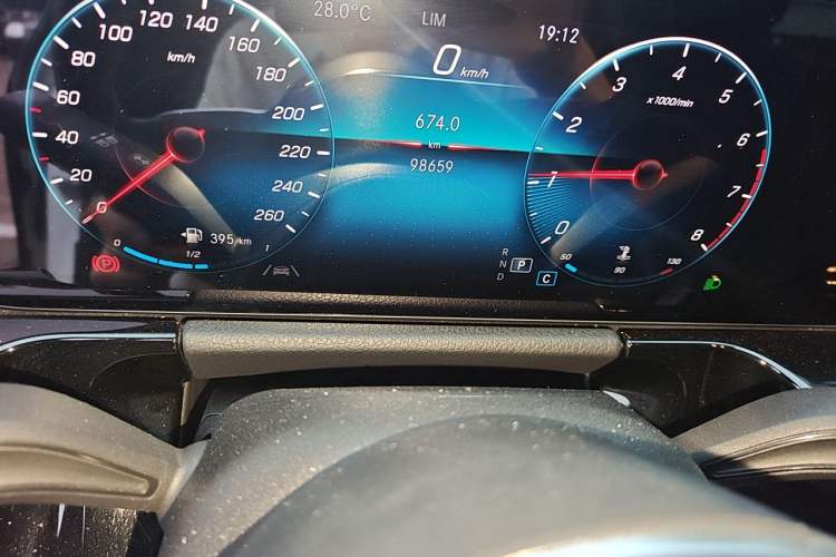 Used Mercedes-Benz GLA 2022 Facelifted GLA 200 Odometer Close Up