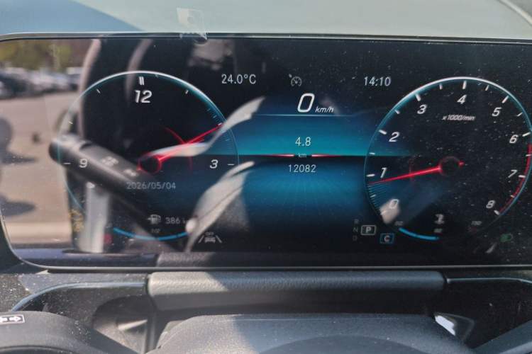 Used Mercedes-Benz GLA 2022 Facelifted GLA 200 Odometer Close Up