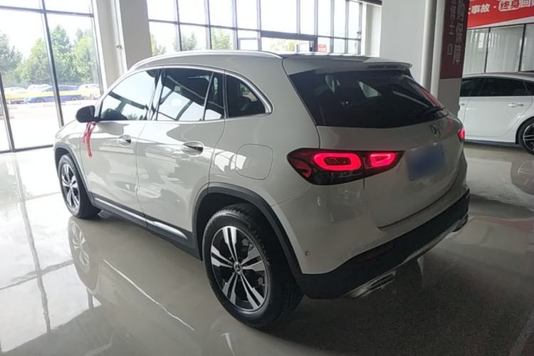 Mercedes-Benz GLA 220 2022 — фото 4