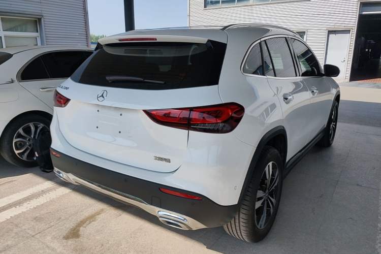 Used Mercedes-Benz GLA 2022 Facelifted GLA 200 Rear Right 45 Deg