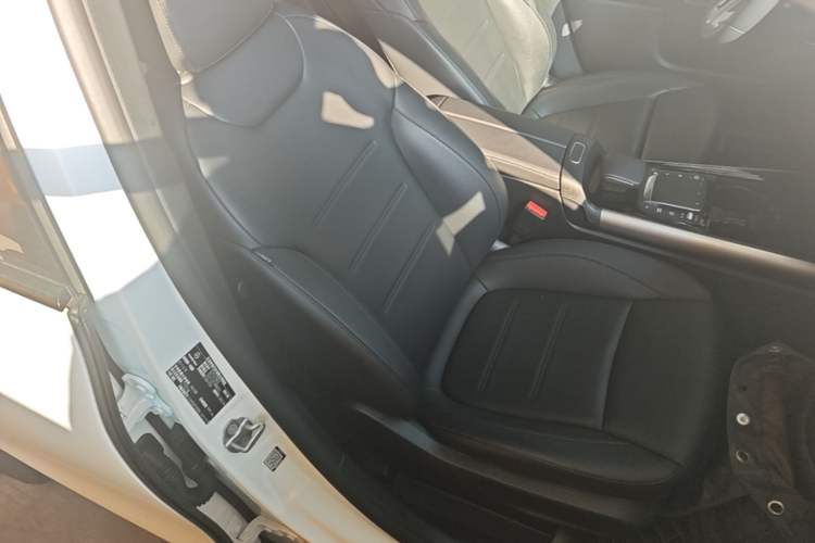 Used Mercedes-Benz GLA 2022 GLA 220 4MATIC Right Front Seat