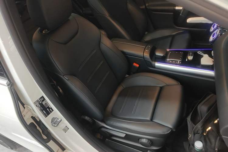 Used Mercedes-Benz GLA 2022 Facelifted GLA 200 Right Front Seat