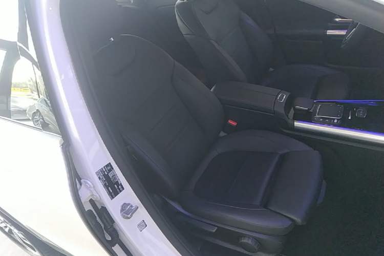 Used Mercedes-Benz GLA 2022 Facelifted GLA 200 Right Front Seat