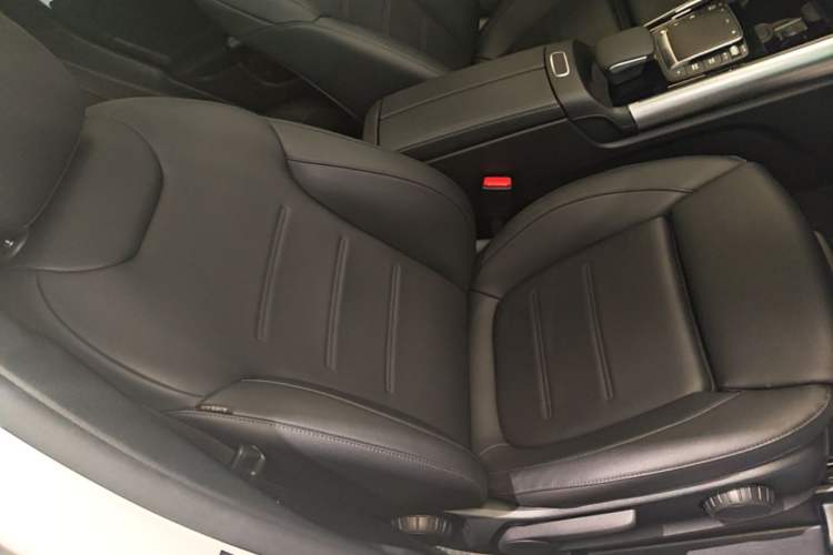 Used Mercedes-Benz GLA 2022 Facelifted GLA 200 Right Front Seat