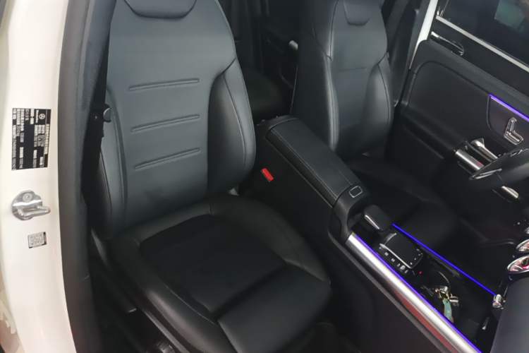 Used Mercedes-Benz GLA 2022 Facelifted GLA 200 Right Front Seat