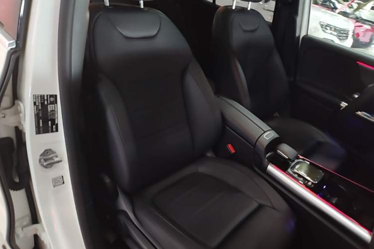 Used Mercedes-Benz GLA 2022 Facelifted GLA 200 Right Front Seat