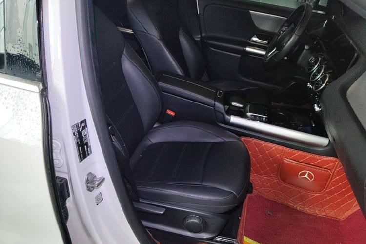 Used Mercedes-Benz GLA 2022 Second Facelift GLA 200 Right Front Seat
