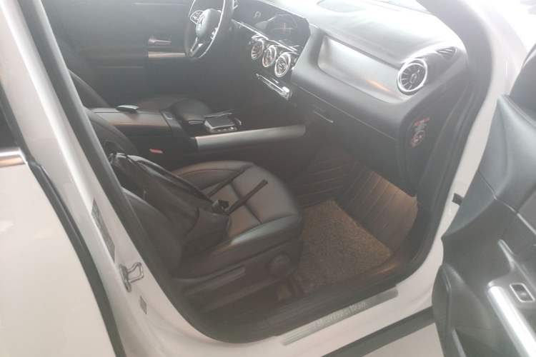 Used Mercedes-Benz GLA 2022 GLA 220 Right Front Seat