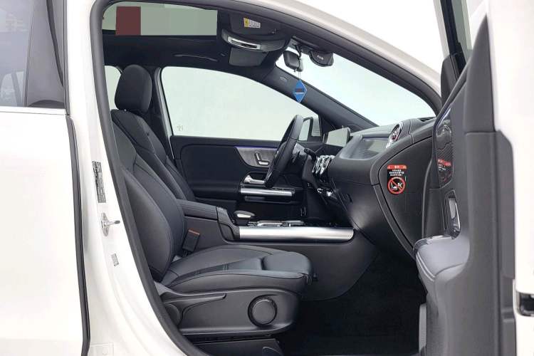 Used Mercedes-Benz GLA 2022 Facelifted GLA 200 Right Front Seat