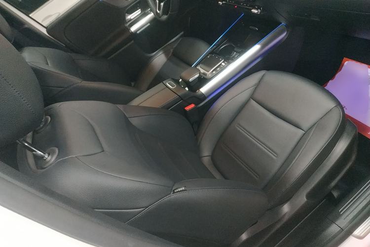 Used Mercedes-Benz GLA 2022 Second Facelift GLA 200 Right Front Seat