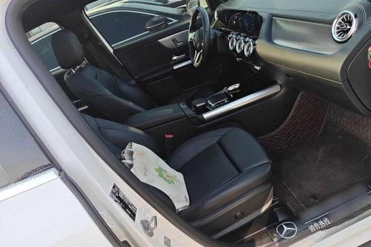 Used Mercedes-Benz GLA 2022 Facelifted GLA 200 Right Front Seat