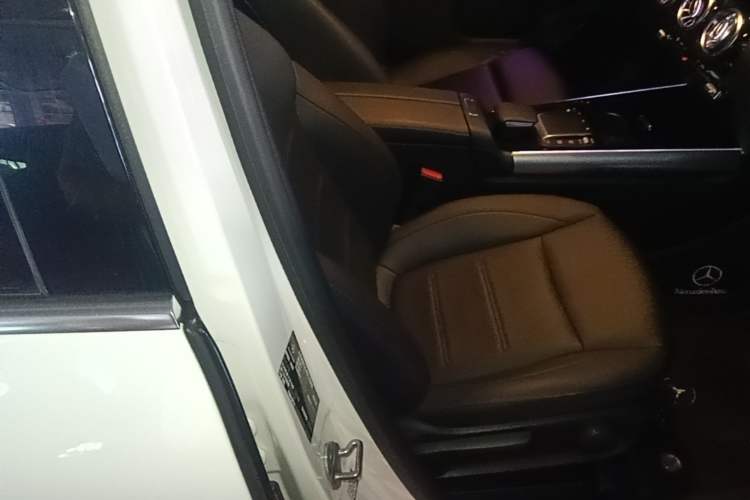 Used Mercedes-Benz GLA 2022 Second Facelift GLA 200 Right Front Seat