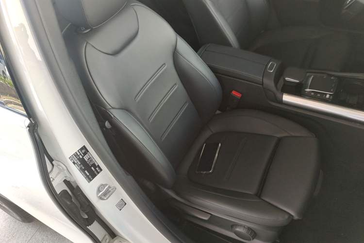 Used Mercedes-Benz GLA 2022 Facelifted GLA 200 Right Front Seat