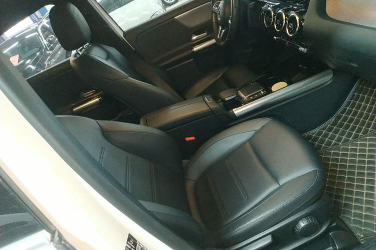 Used Mercedes-Benz GLA 2022 Second Facelift GLA 200 Right Front Seat