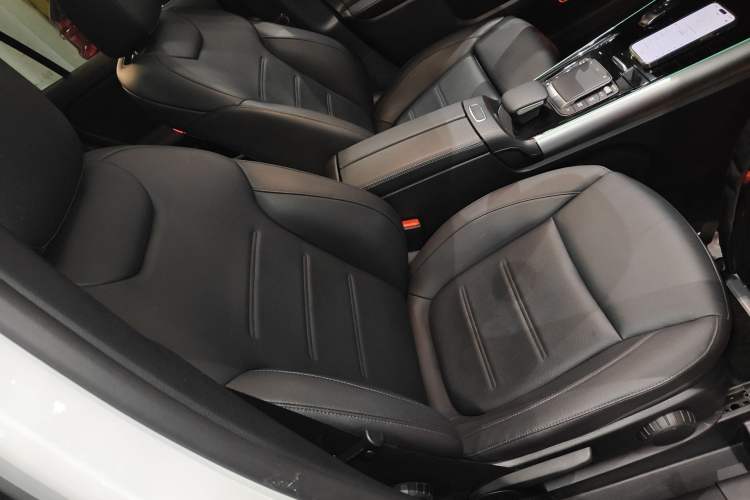 Used Mercedes-Benz GLA 2022 GLA 220 4MATIC Right Front Seat