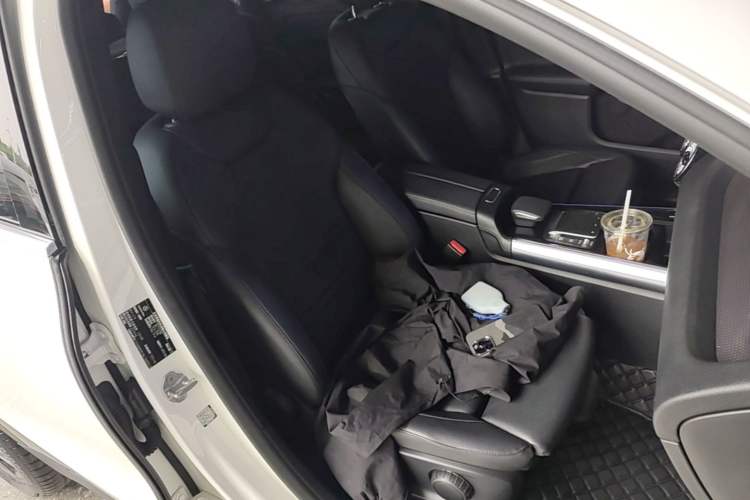 Used Mercedes-Benz GLA 2022 Facelifted GLA 200 Right Front Seat