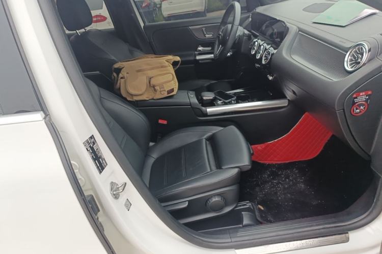 Used Mercedes-Benz GLA 2022 Facelifted GLA 200 Right Front Seat
