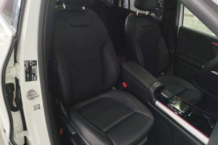 Used Mercedes-Benz GLA 2022 Facelifted GLA 200 Right Front Seat