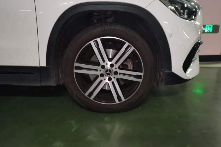 Used Mercedes-Benz GLA 2022 GLA 220 4MATIC Right Front Wheel Hub