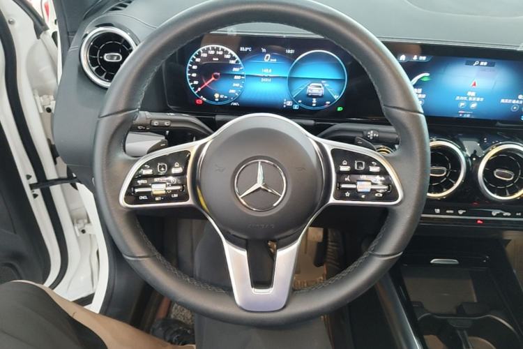 Used Mercedes-Benz GLA 2022 Second Facelift GLA 200 Steering Wheel