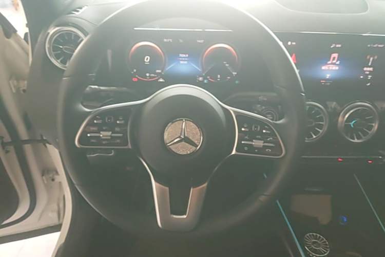 Used Mercedes-Benz GLA 2022 Facelifted GLA 200 Steering Wheel