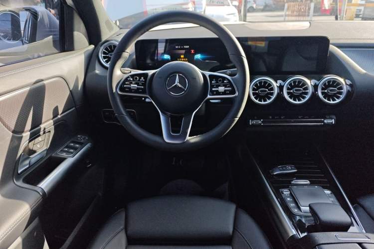 Used Mercedes-Benz GLA 2022 Facelifted GLA 200 Steering Wheel