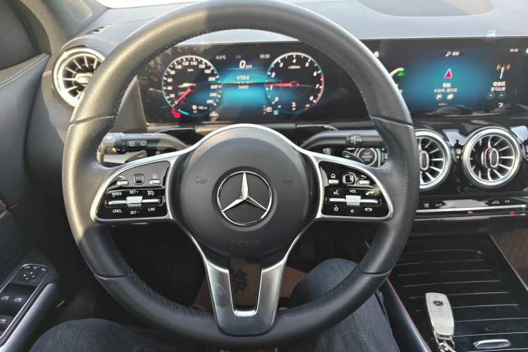 Used Mercedes-Benz GLA 2022 Facelifted GLA 200 Steering Wheel