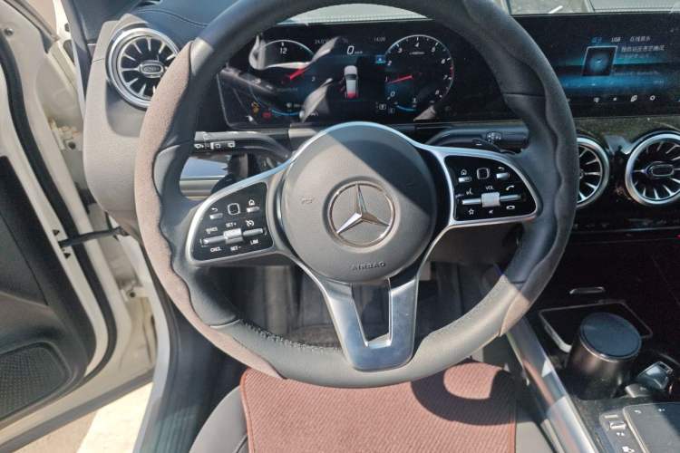 Used Mercedes-Benz GLA 2022 Facelifted GLA 200 Steering Wheel