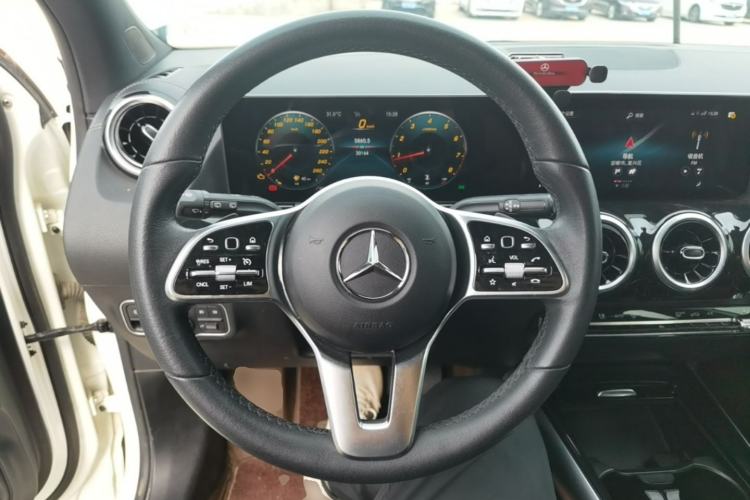 Used Mercedes-Benz GLA 2022 Second Facelift GLA 200 Steering Wheel