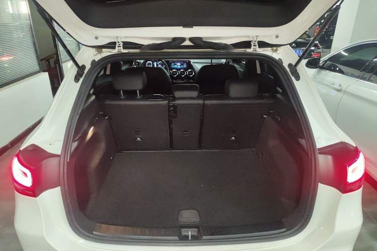 Used Mercedes-Benz GLA 2022 Second Facelift GLA 200 Trunk