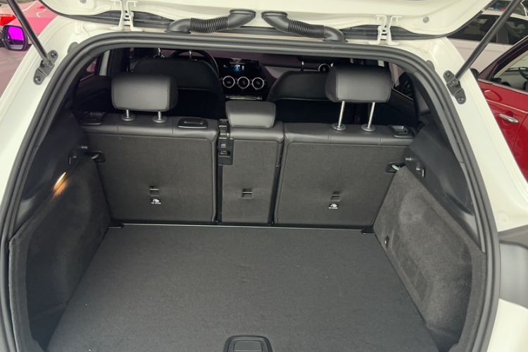 Used Mercedes-Benz GLA 2022 Second Facelift GLA 200 Trunk