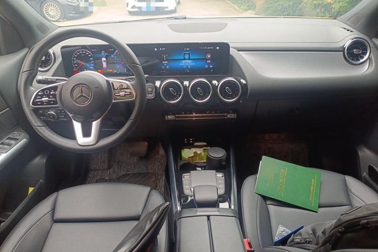 Used Mercedes-Benz GLA 2022 Second Facelift GLA 200 Center Console