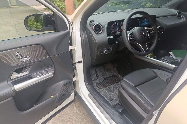 Used Mercedes-Benz GLA 2022 Second Facelift GLA 200 Driver Seat
