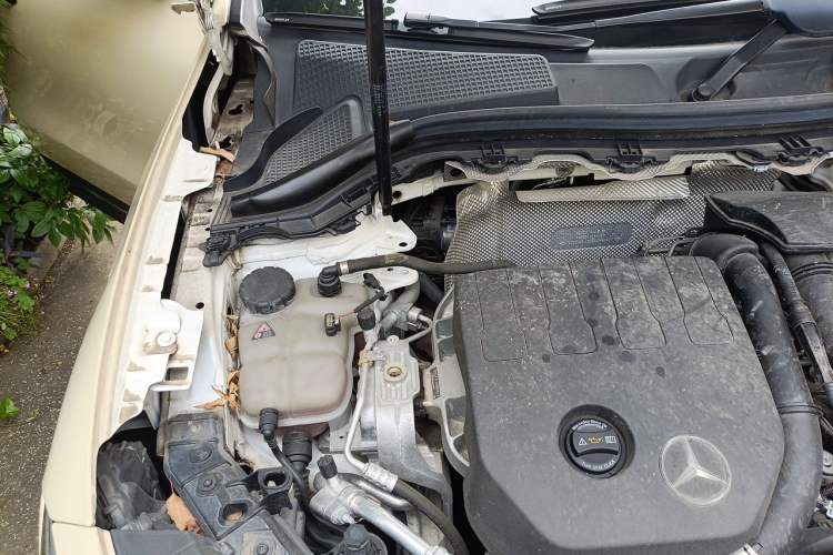 Used Mercedes-Benz GLA 2022 Second Facelift GLA 200 Engine Bay Right