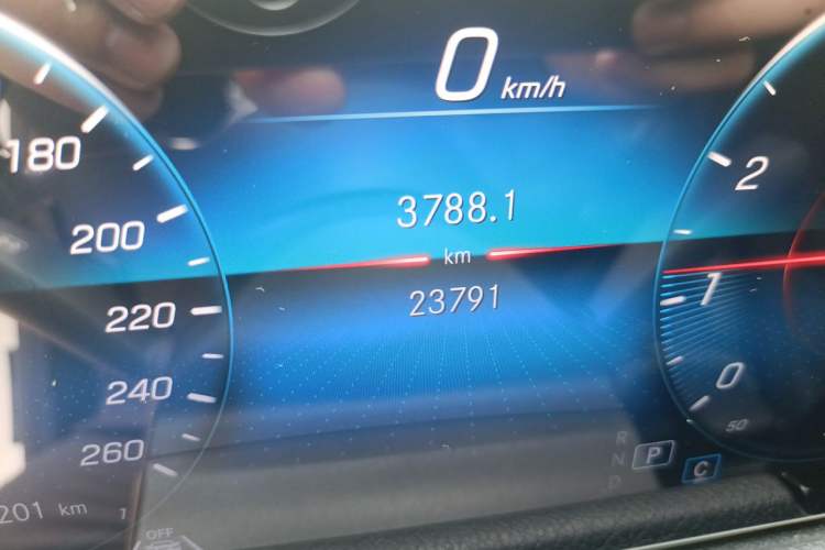 Used Mercedes-Benz GLA 2022 Second Facelift GLA 200 Odometer Close Up