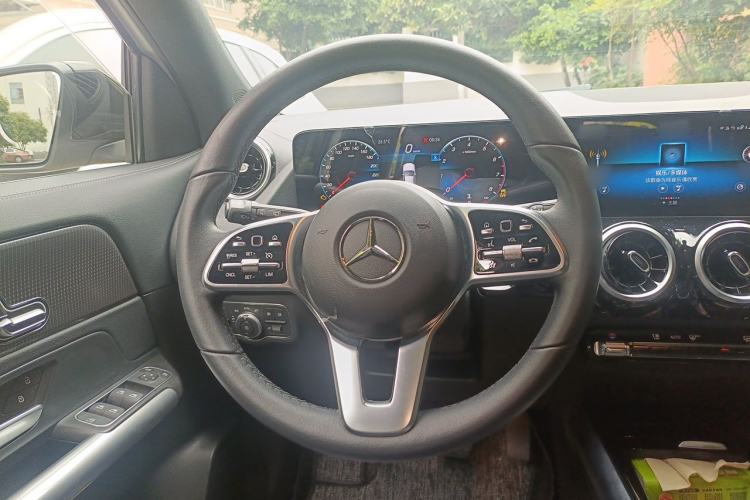 Used Mercedes-Benz GLA 2022 Second Facelift GLA 200 Steering Wheel