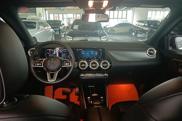 Used Mercedes-Benz GLA 2023 GLA 220 Center Console