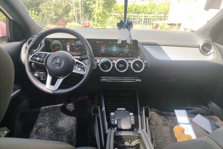 Used Mercedes-Benz GLA 2023 GLA 200 Center Console