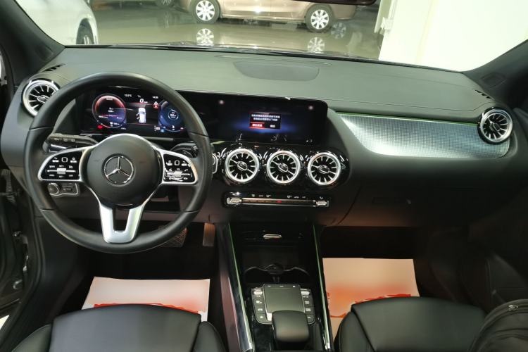 Used Mercedes-Benz GLA 2023 GLA 220 Center Console