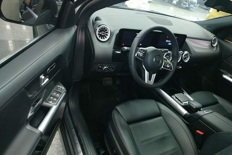Used Mercedes-Benz GLA 2023 GLA 220 Driver Seat